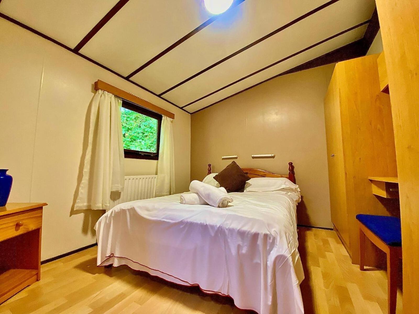 The Raddle Inn Log Cabins Croxden المظهر الخارجي الصورة